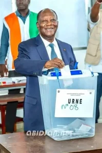 Présidentielle 2025 : Alassane Ouattara vote et appelle à une mobilisation pacifique