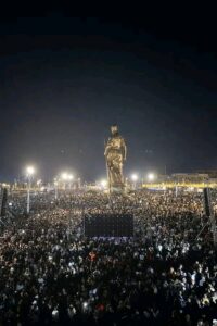 WeLoveYa : quand le divertissement supplante les urgences sociales