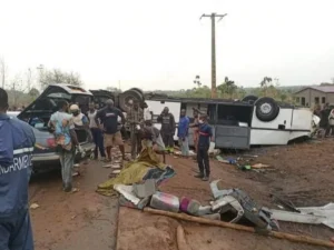 Tragédie routière à la frontière : une délégation béninoise décimée dans les montagnes togolaises