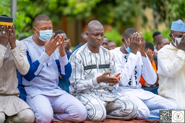 Burkina Faso : Le Capitaine Ibrahim Traoré communie avec la oumma à l’occasion de la Tabaski